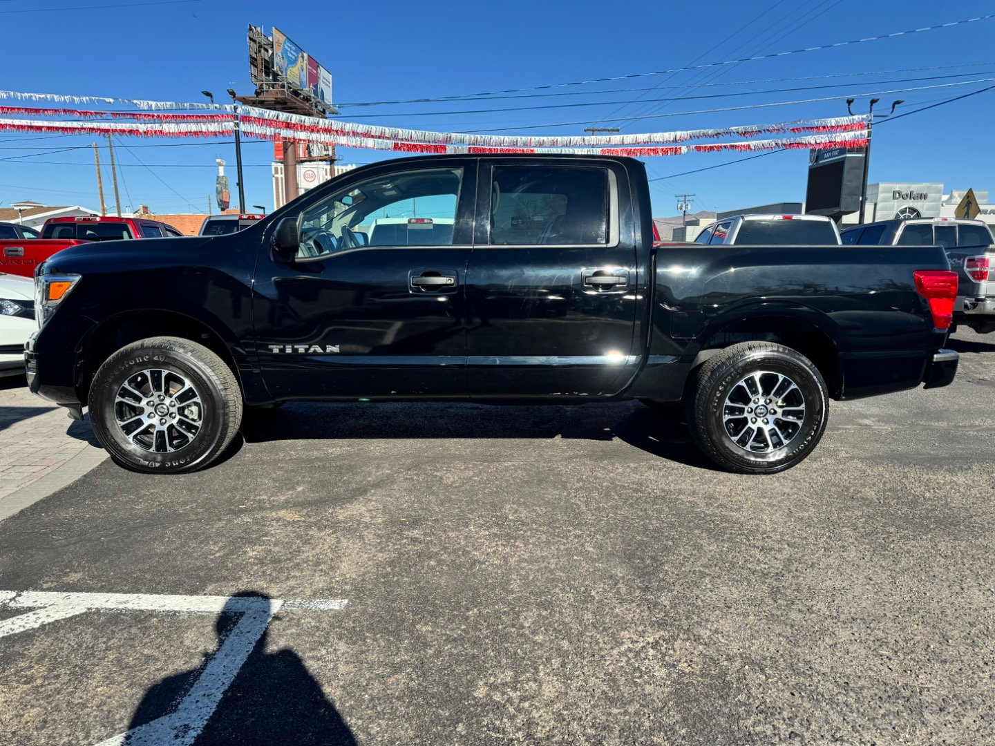 Used 2022 Nissan Titan SV AWD/4WD image 2