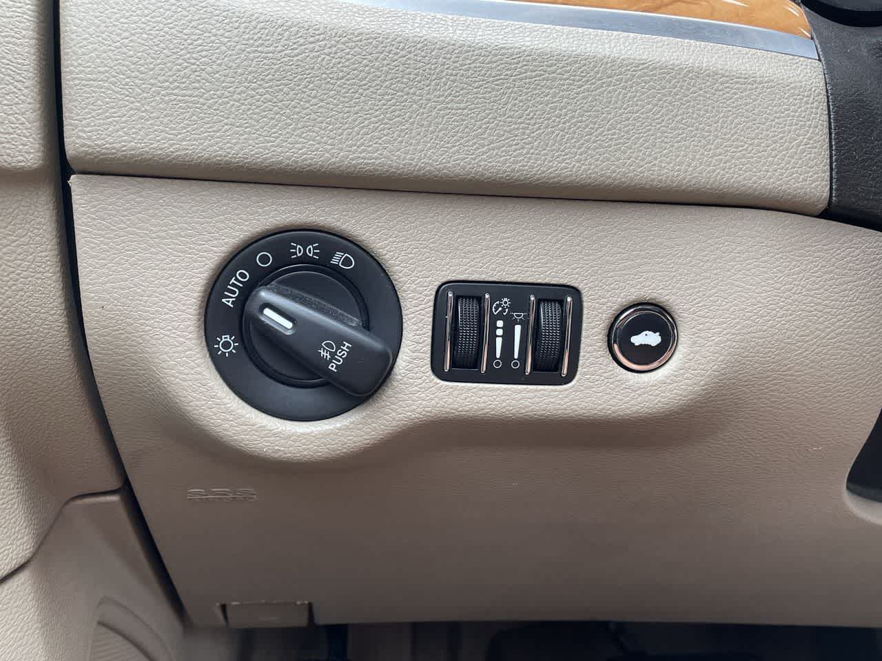 Used 2014 Chrysler 300 C AWD/4WD image 30