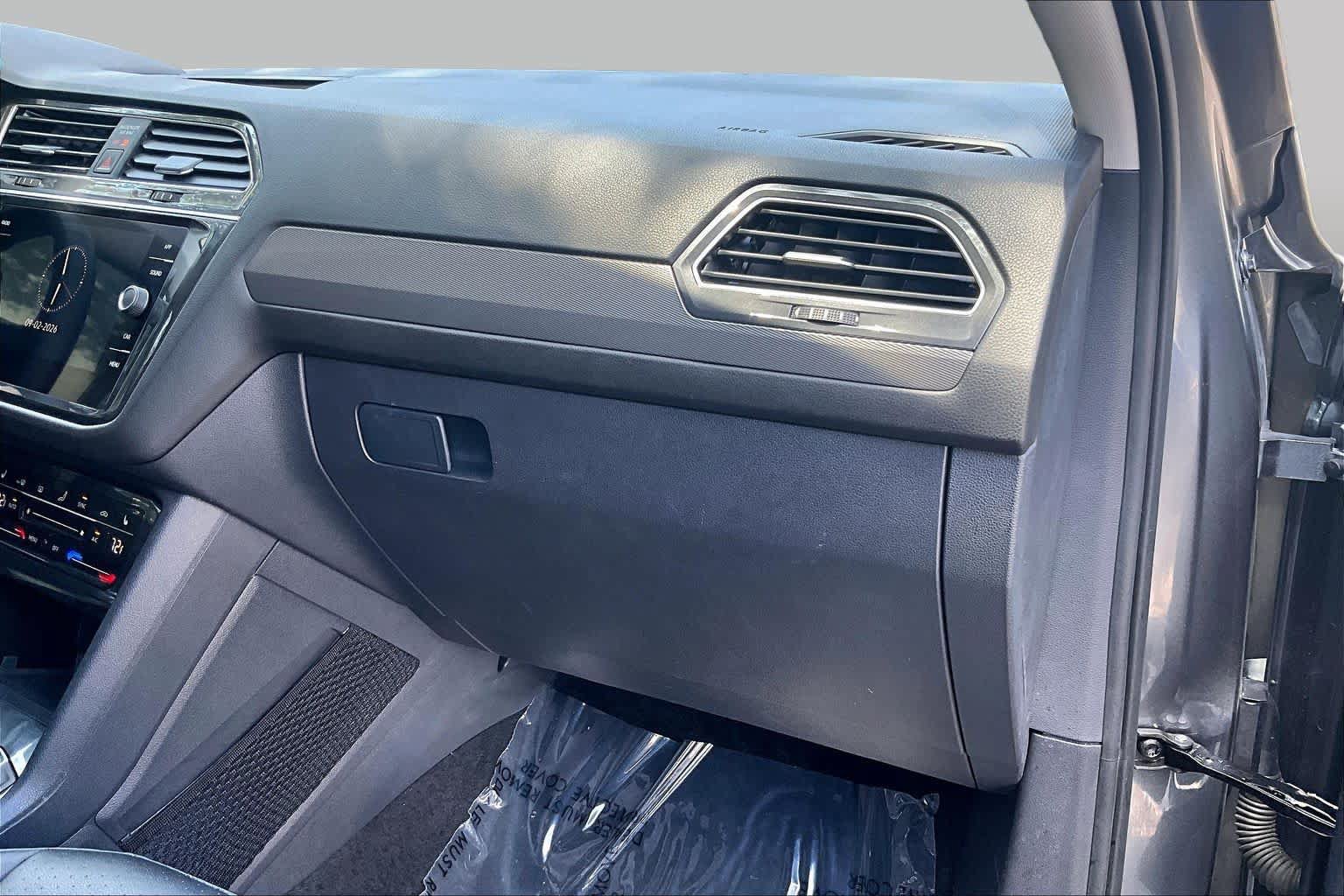 Used 2024 Volkswagen Tiguan SE FWD image 19