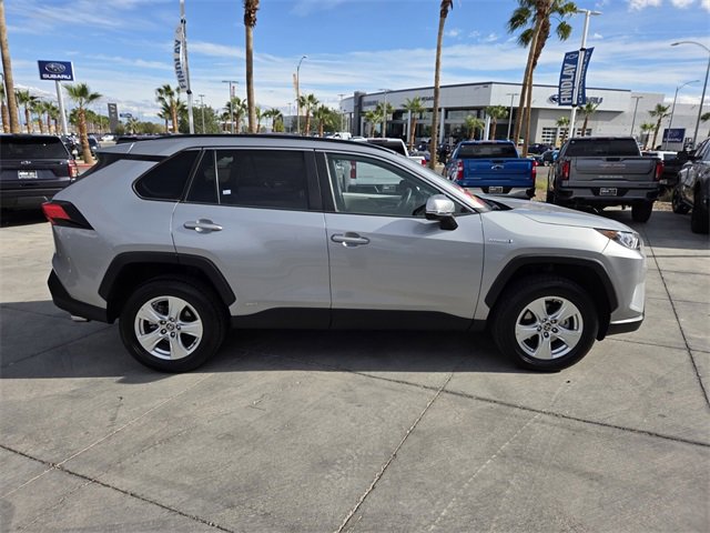 Used 2021 Toyota RAV4 XLE w/ Convenience Package image 7