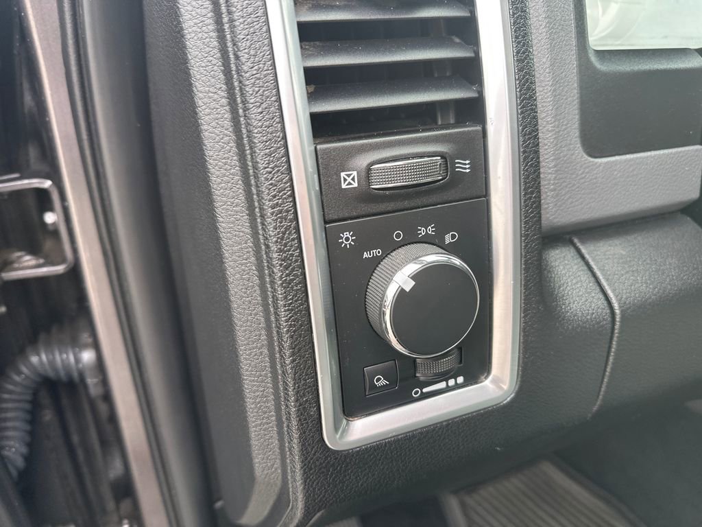 Used 2017 RAM 1500 Classic SLT image 23