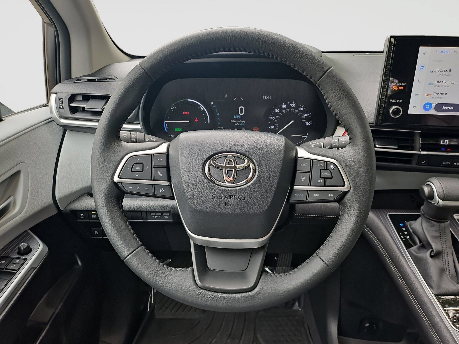 Used 2025 Toyota Sienna XLE FWD image 44