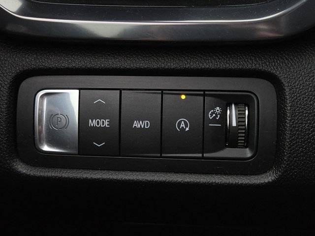 Used 2025 GMC Acadia AT4 w/ Luxury Package image 13