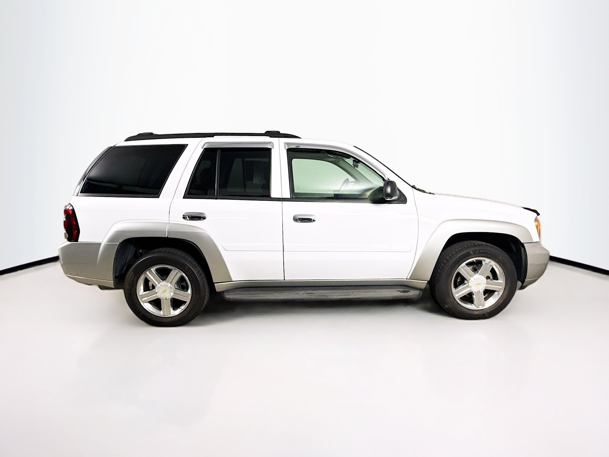 Used 2008 Chevrolet TrailBlazer LT w/ Cargo Convenience Package RWD image 2