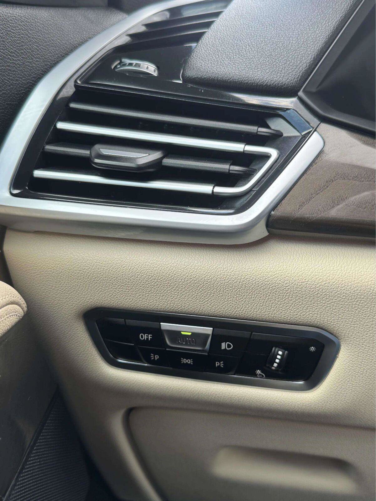 Used 2022 BMW X5 xDrive40i w/ Premium Package AWD/4WD image 28