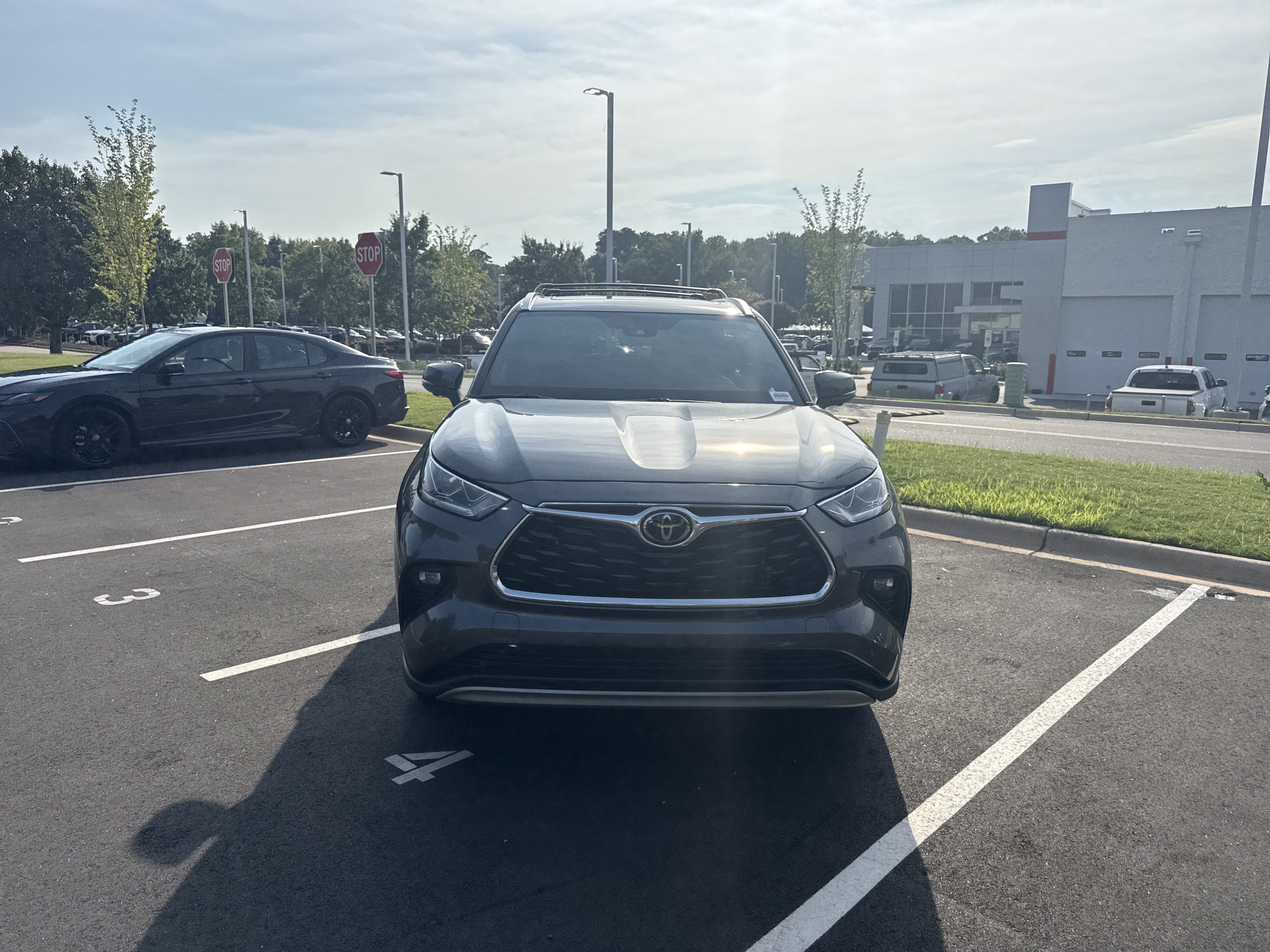 Used 2023 Toyota Highlander Platinum FWD image 5