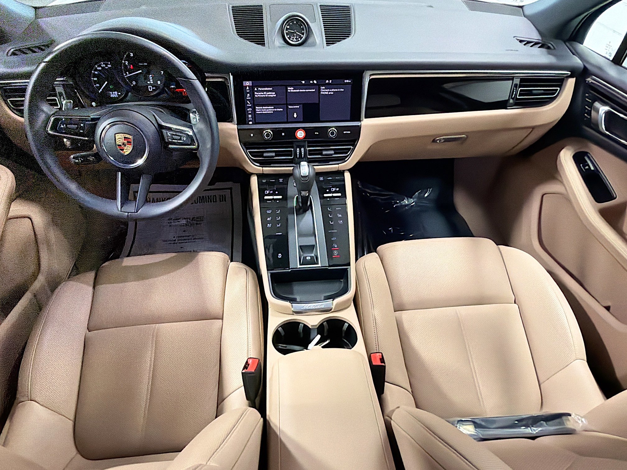 Certified 2025 Porsche Macan image 16