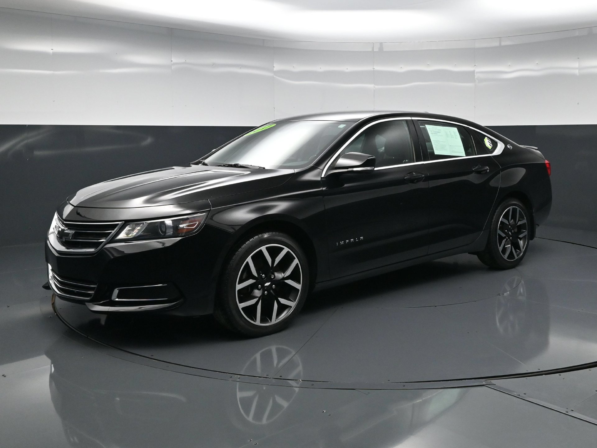 Used 2017 Chevrolet Impala LT FWD image 4
