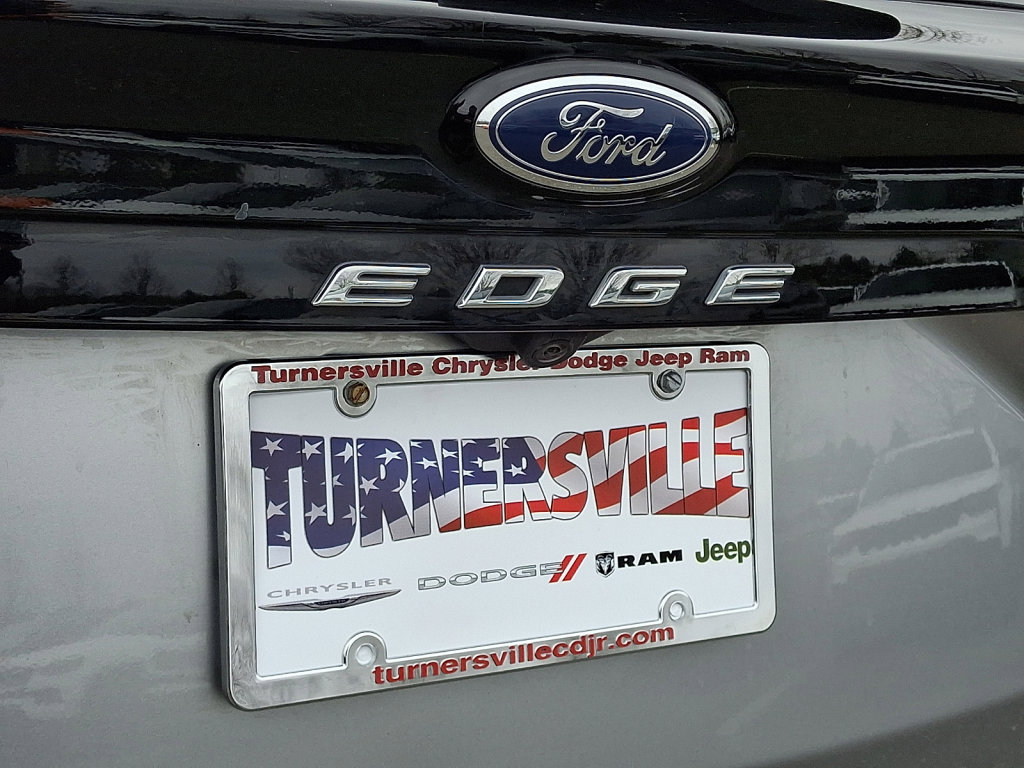 Used 2024 Ford Edge Titanium image 16