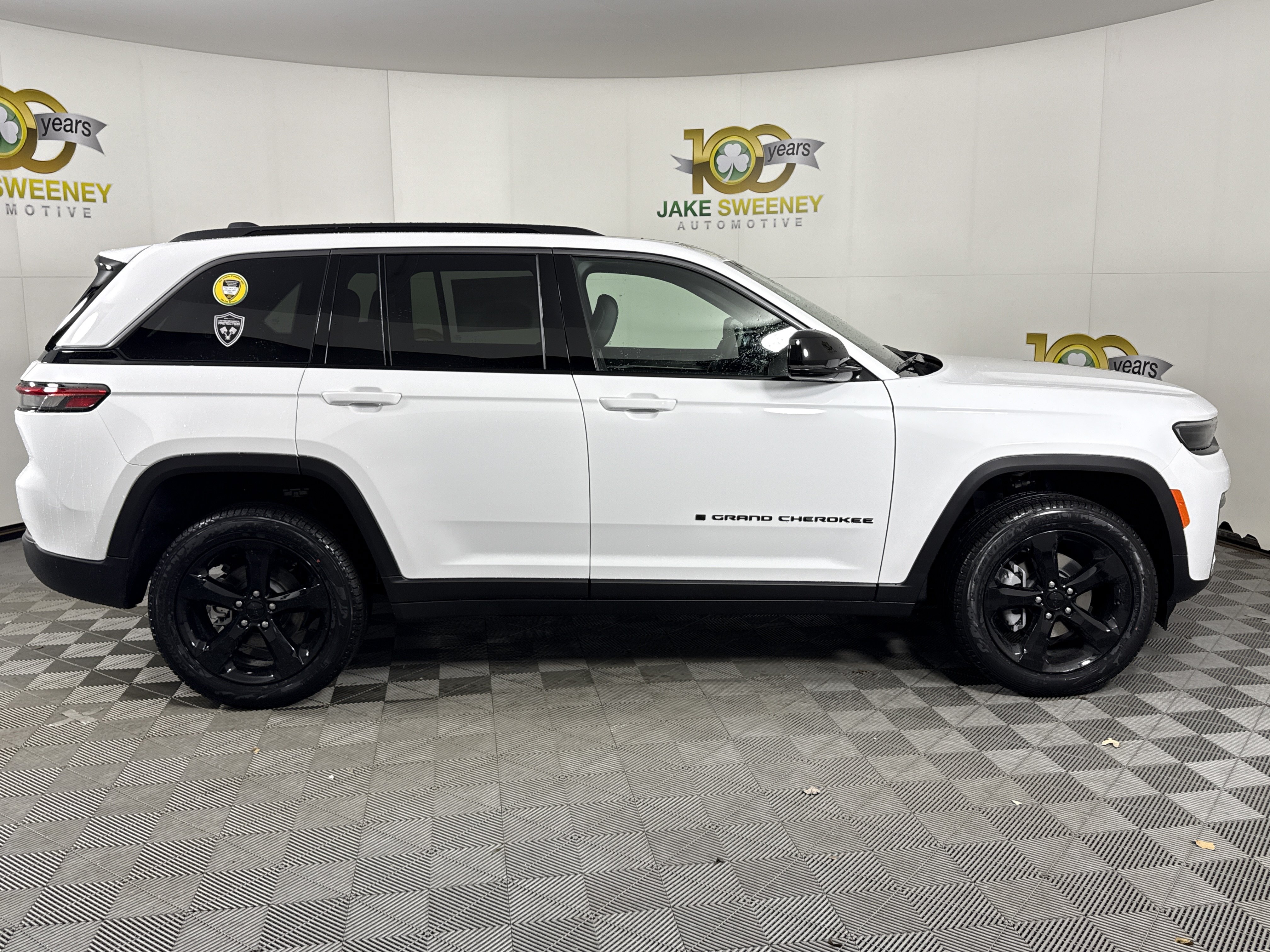 New 2026 Jeep Grand Cherokee Limited w/ Limited Altitude Package AWD/4WD image 11