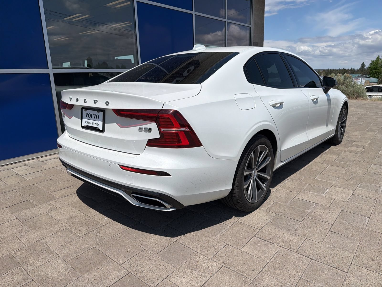 Used 2022 Volvo S60 B5 Momentum w/ Premium Package AWD/4WD image 7
