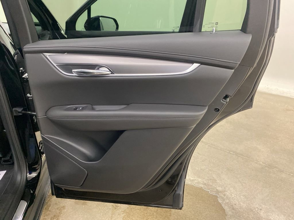 New 2025 Cadillac XT6 Luxury image 24