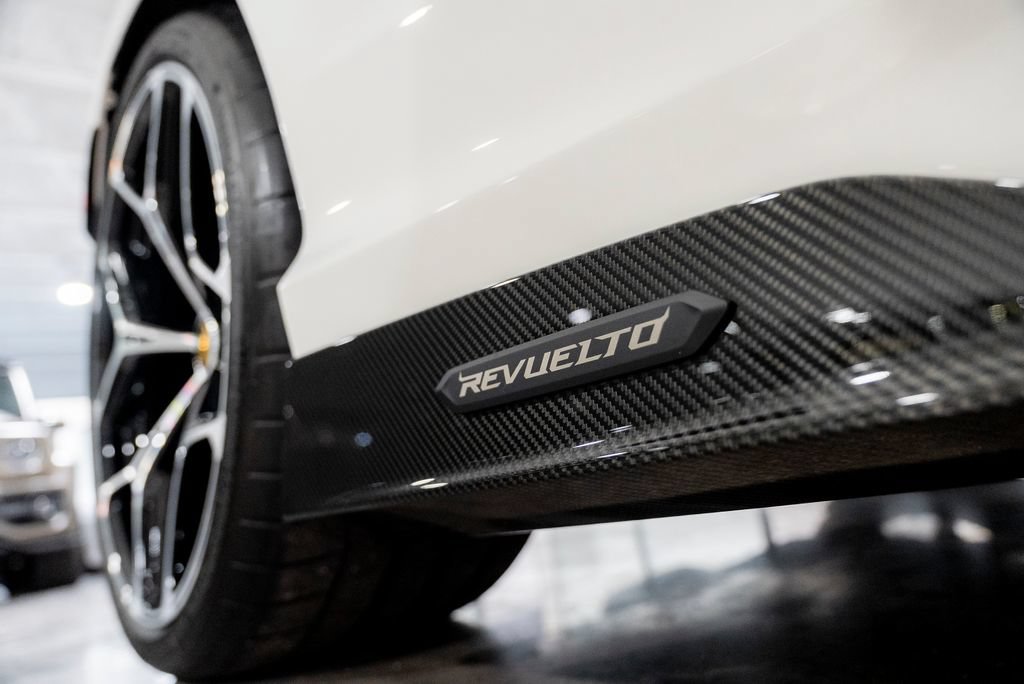 Used 2025 Lamborghini Revuelto AWD/4WD image 11