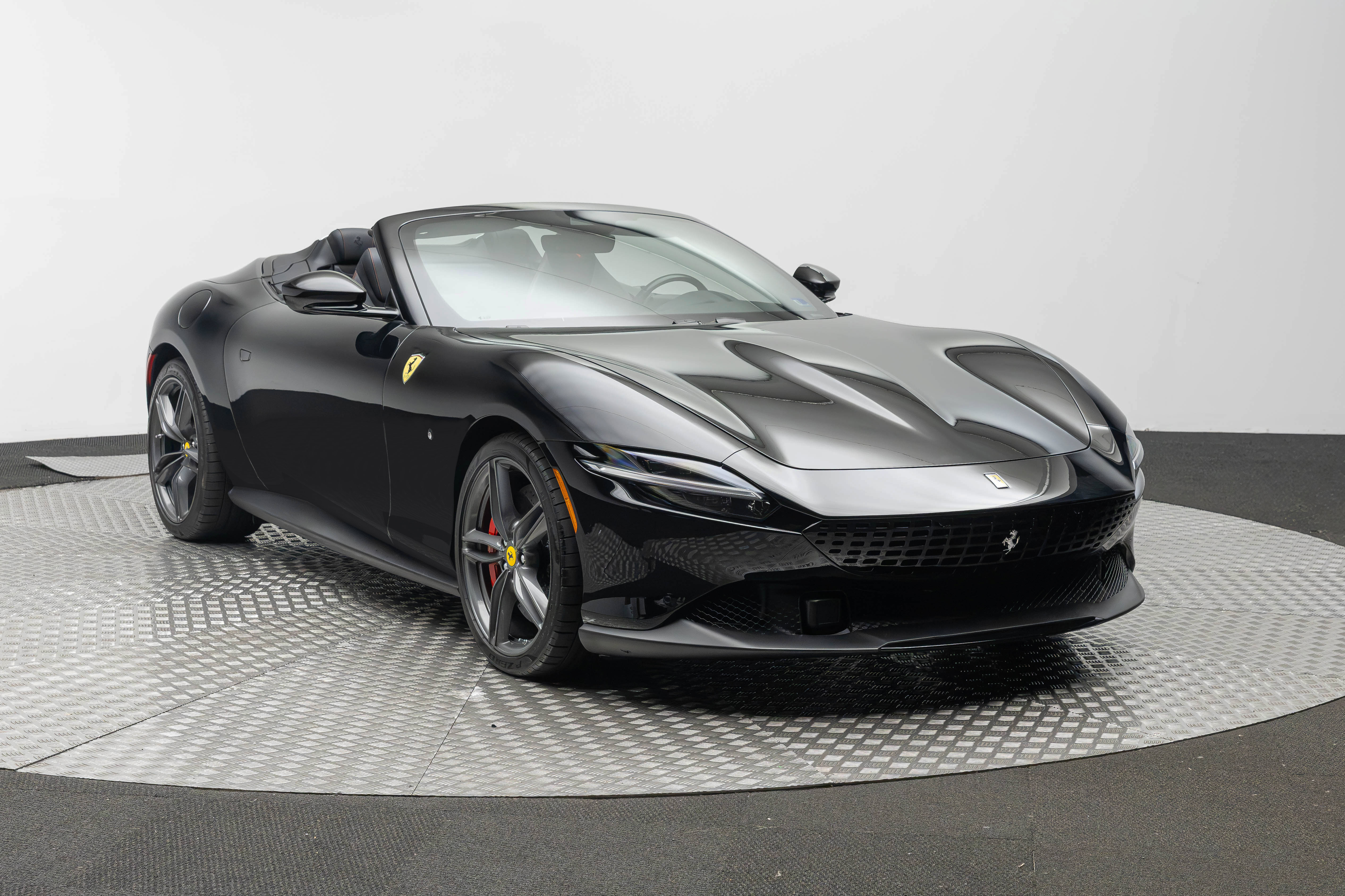 Certified 2025 Ferrari Roma Spider RWD image 11