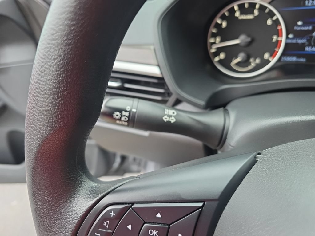 Used 2025 Nissan Altima 2.5 SV FWD image 17