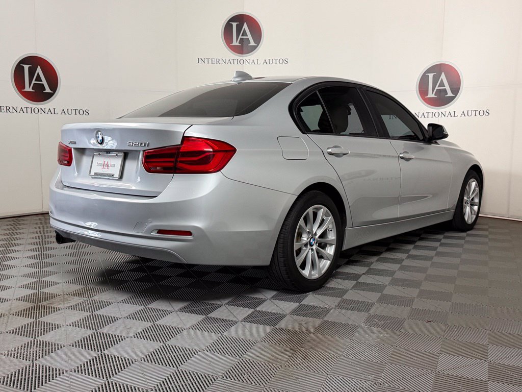 Used 2017 BMW 320i xDrive Sedan AWD/4WD image 8