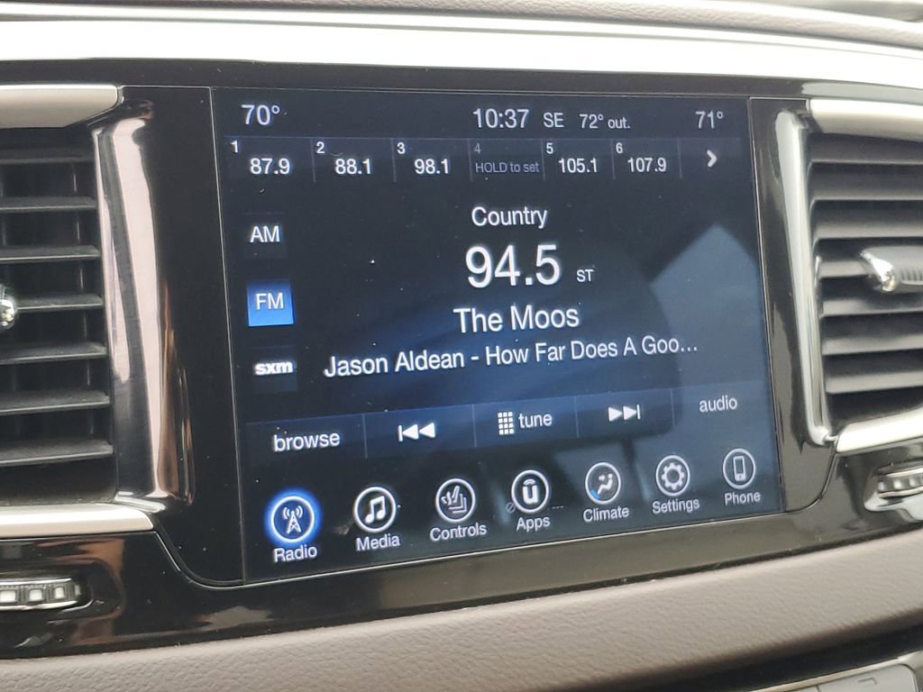 Used 2017 Chrysler Pacifica Touring-L w/ Tire & Wheel Group image 18