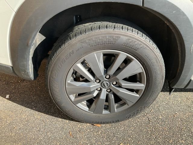 Used 2025 Nissan Pathfinder SV image 11