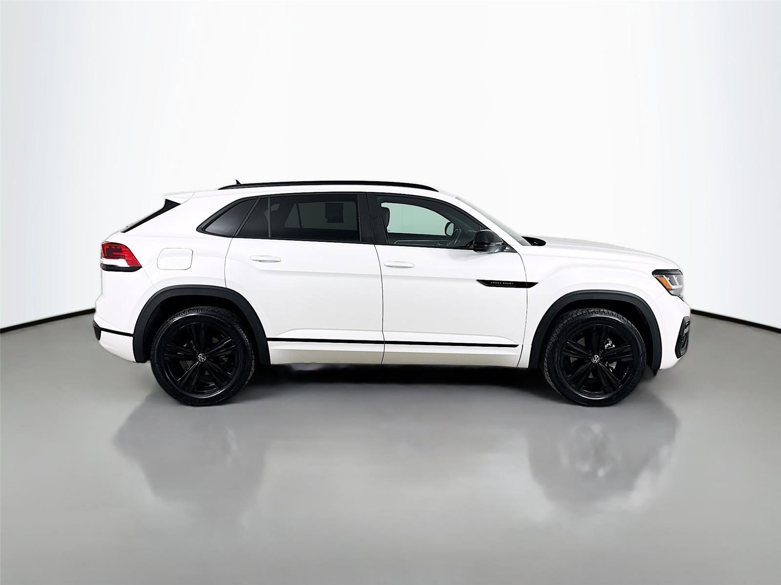 Used 2023 Volkswagen Atlas Cross Sport SEL R-Line AWD/4WD image 10