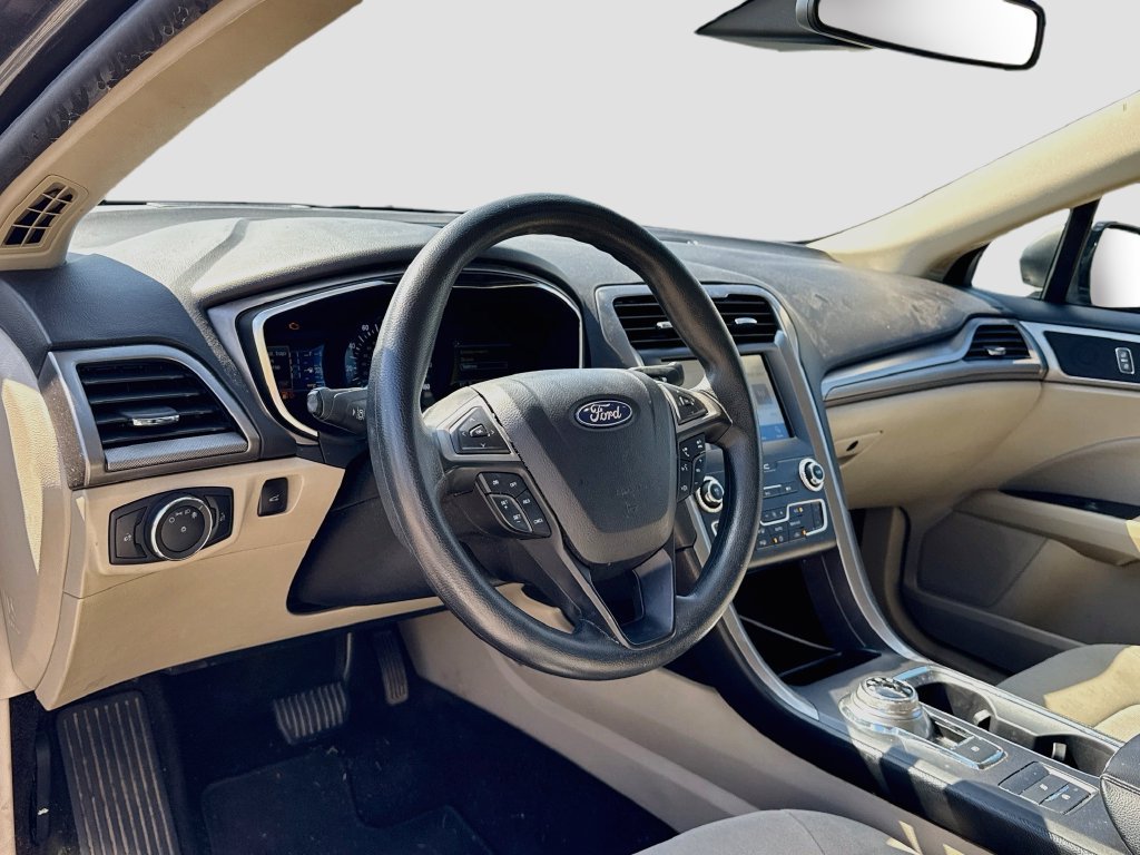 Used 2020 Ford Fusion SE FWD image 11