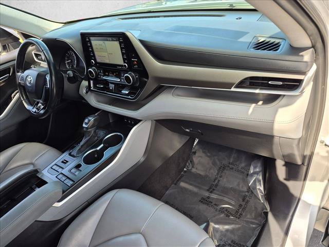 Used 2021 Toyota Highlander XLE AWD/4WD image 20