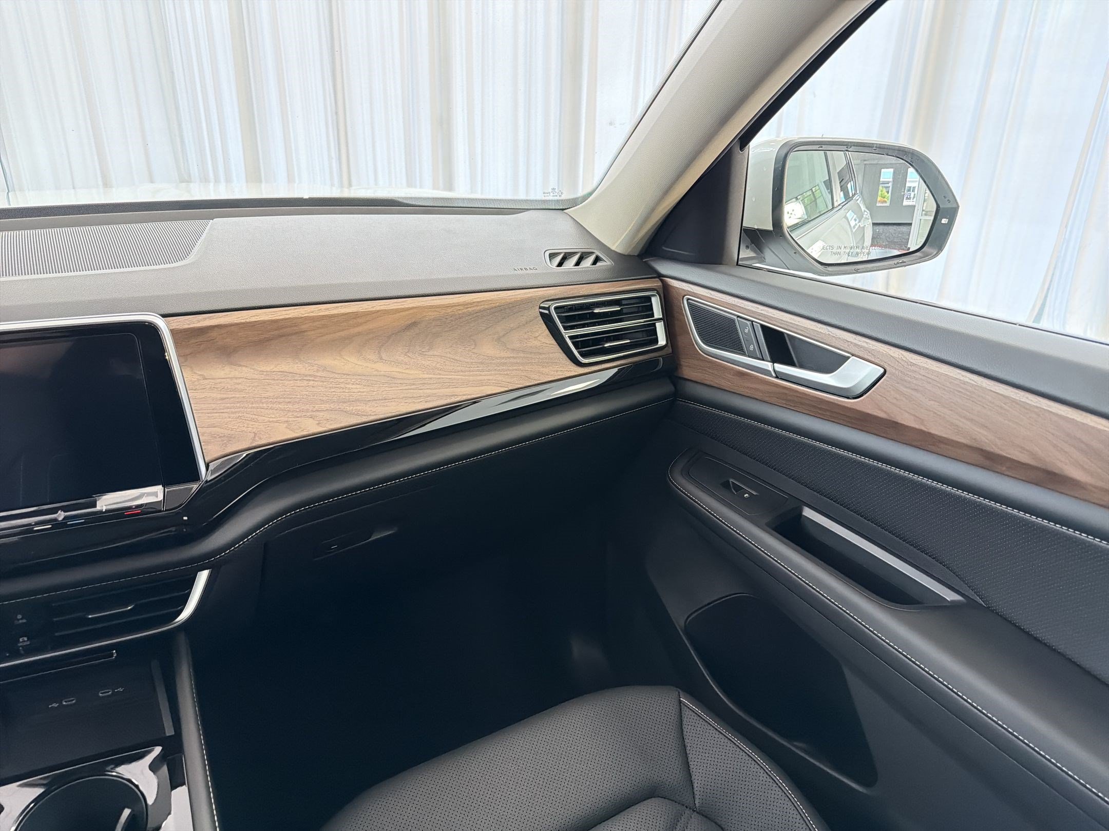 New 2026 Volkswagen Atlas SE FWD image 29