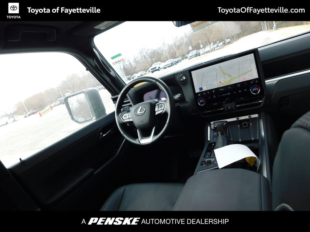 Used 2025 Lexus GX 550 image 3