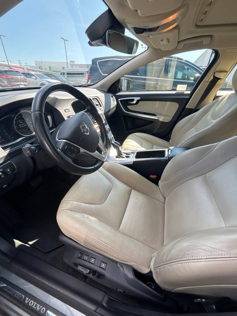 Used 2017 Volvo V60 T5 Premier FWD image 11