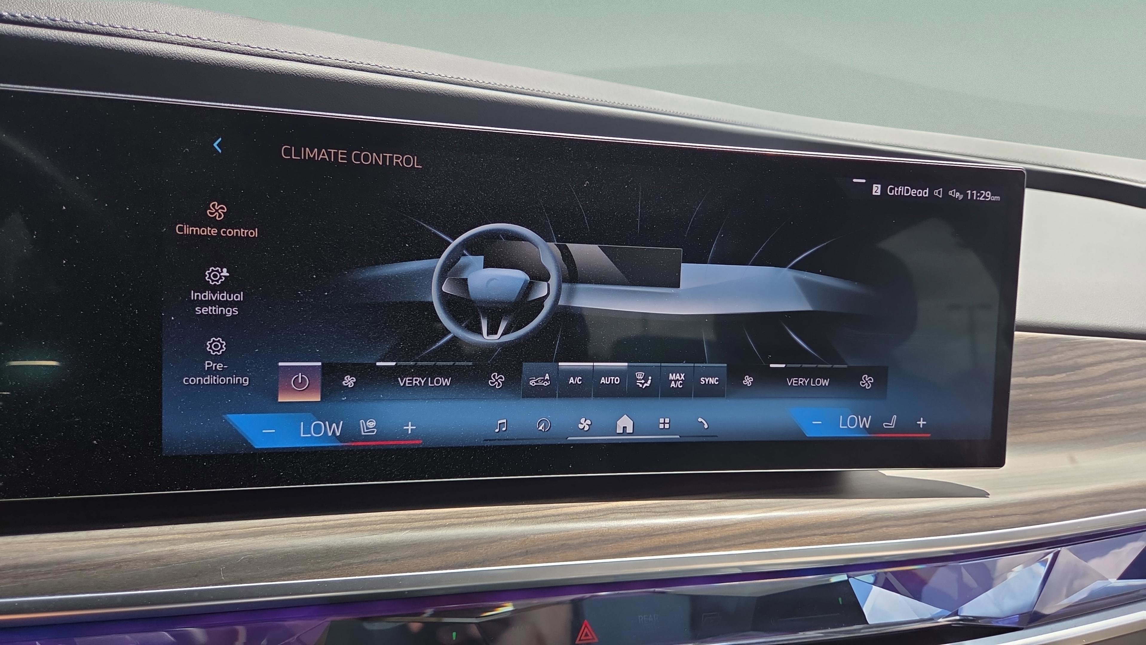 Certified 2024 BMW 740i RWD image 29