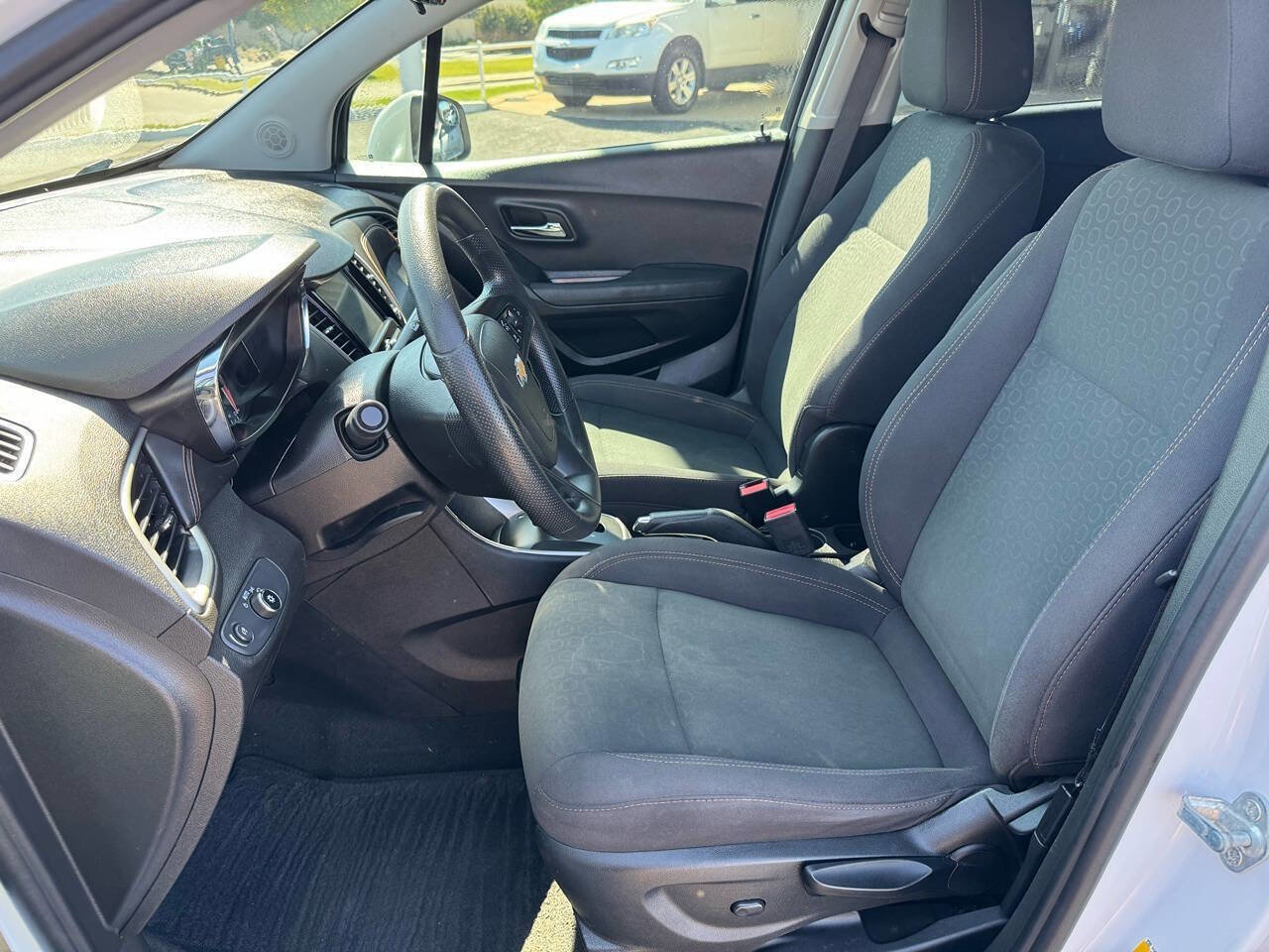 Used 2019 Chevrolet Trax LS FWD image 16