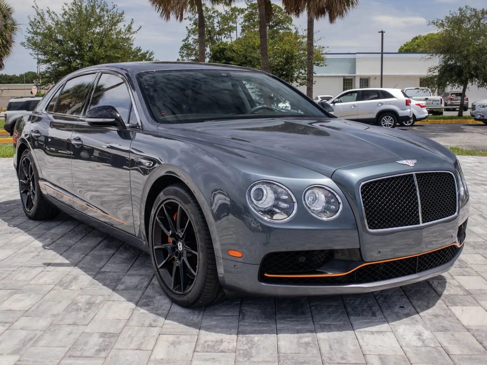 Used 2018 Bentley Flying Spur S V8 AWD/4WD image 1