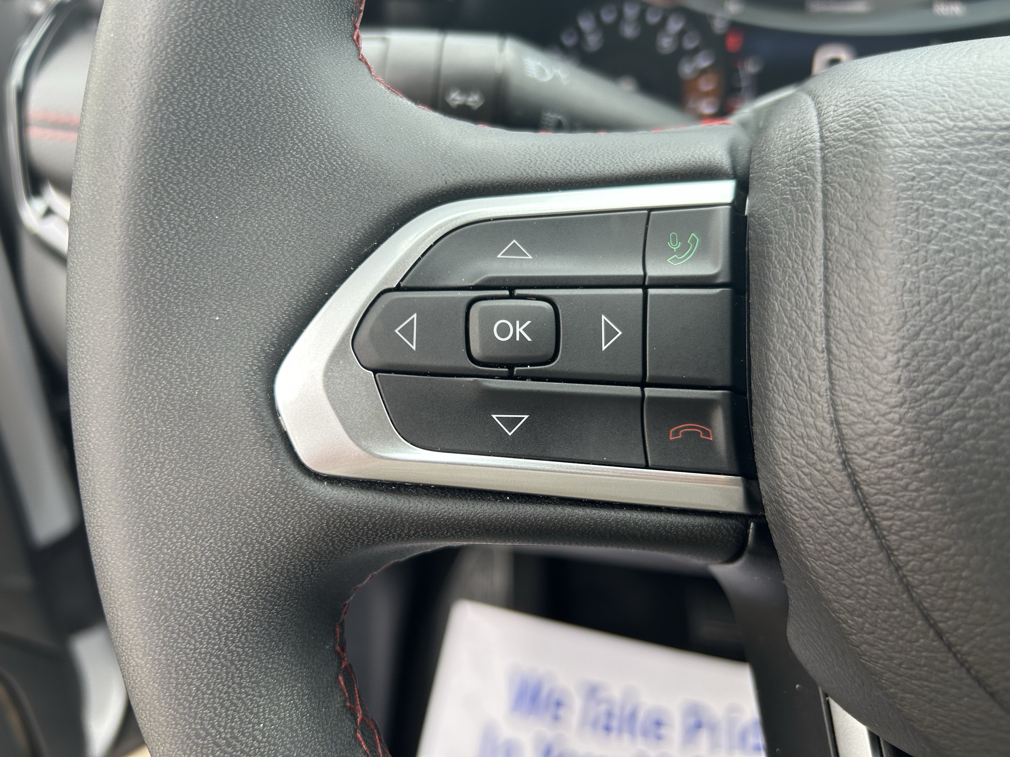 Used 2025 Jeep Compass Trailhawk AWD/4WD image 25