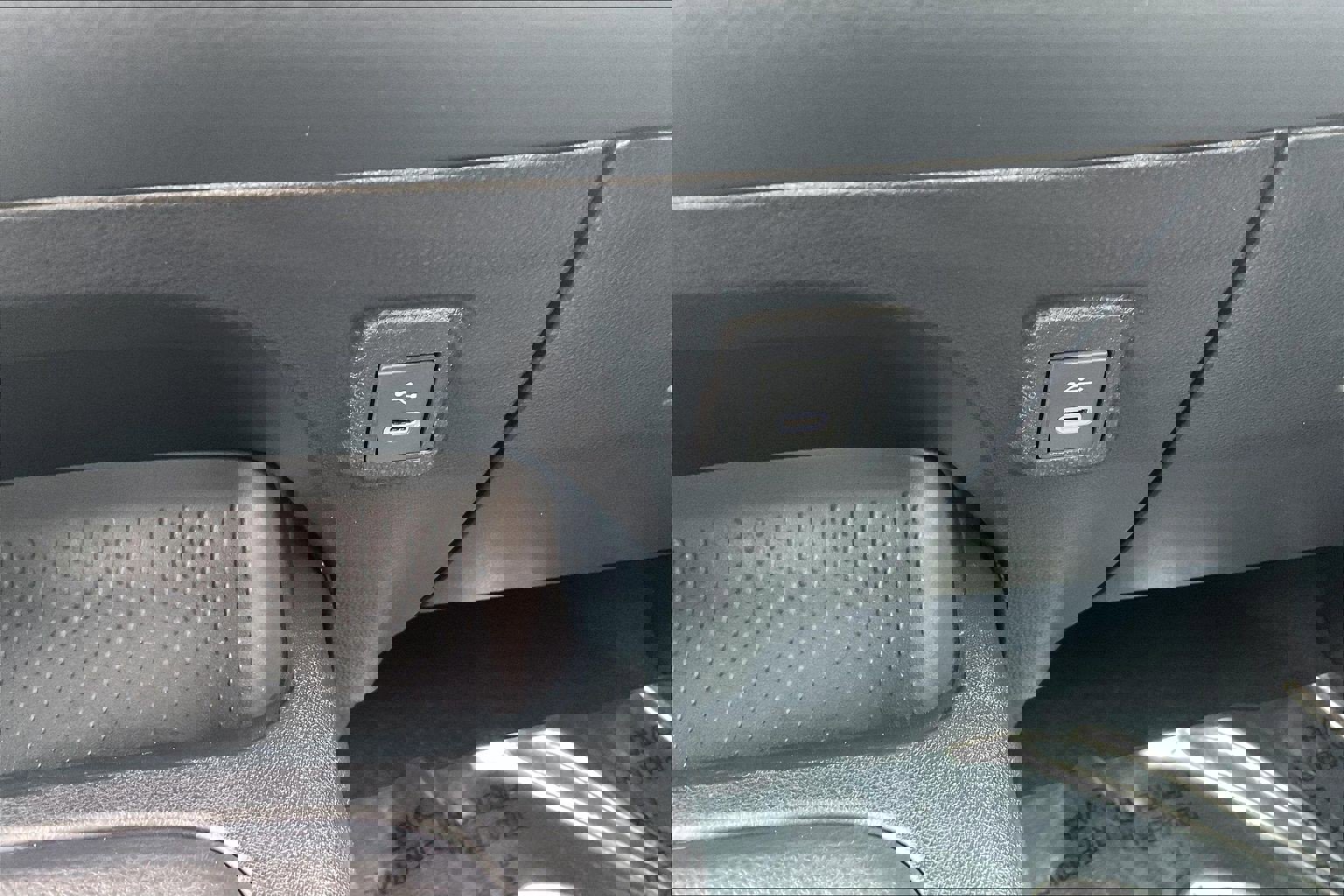 Used 2025 Toyota Corolla LE image 38