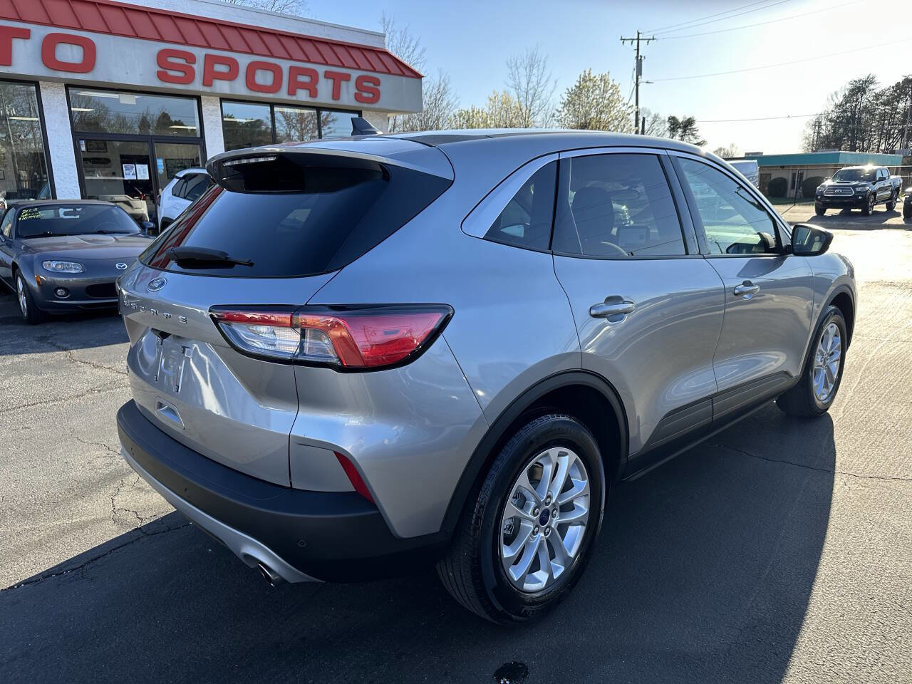 Used 2022 Ford Escape SE image 5