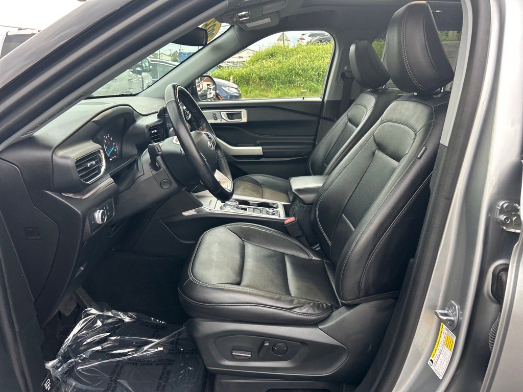 Used 2022 Ford Explorer Limited w/ Equipment Group 301A image 7