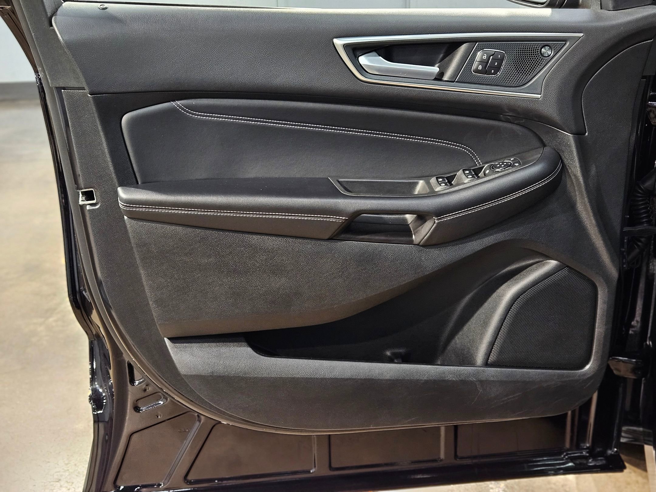 Used 2024 Ford Edge Titanium image 20