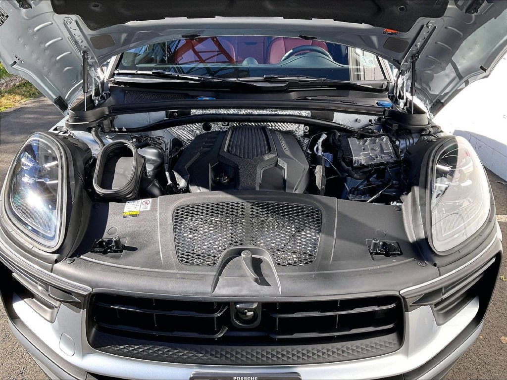 Certified 2023 Porsche Macan AWD/4WD image 15