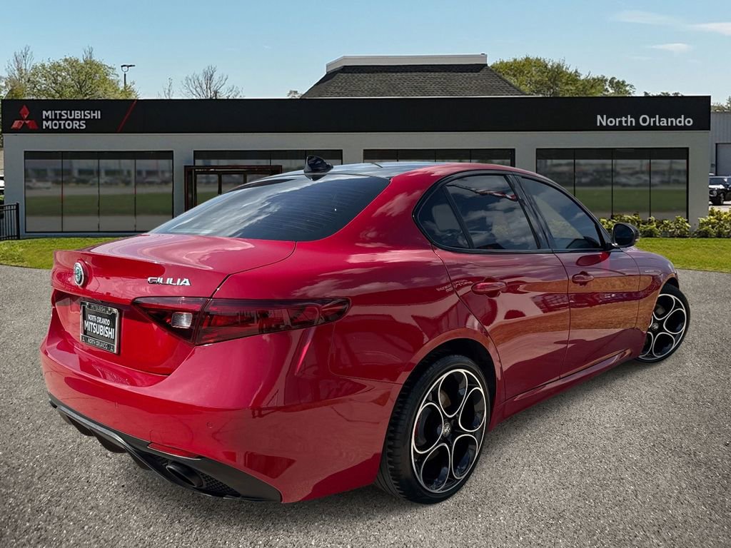 Used 2023 Alfa Romeo Giulia Veloce RWD image 5