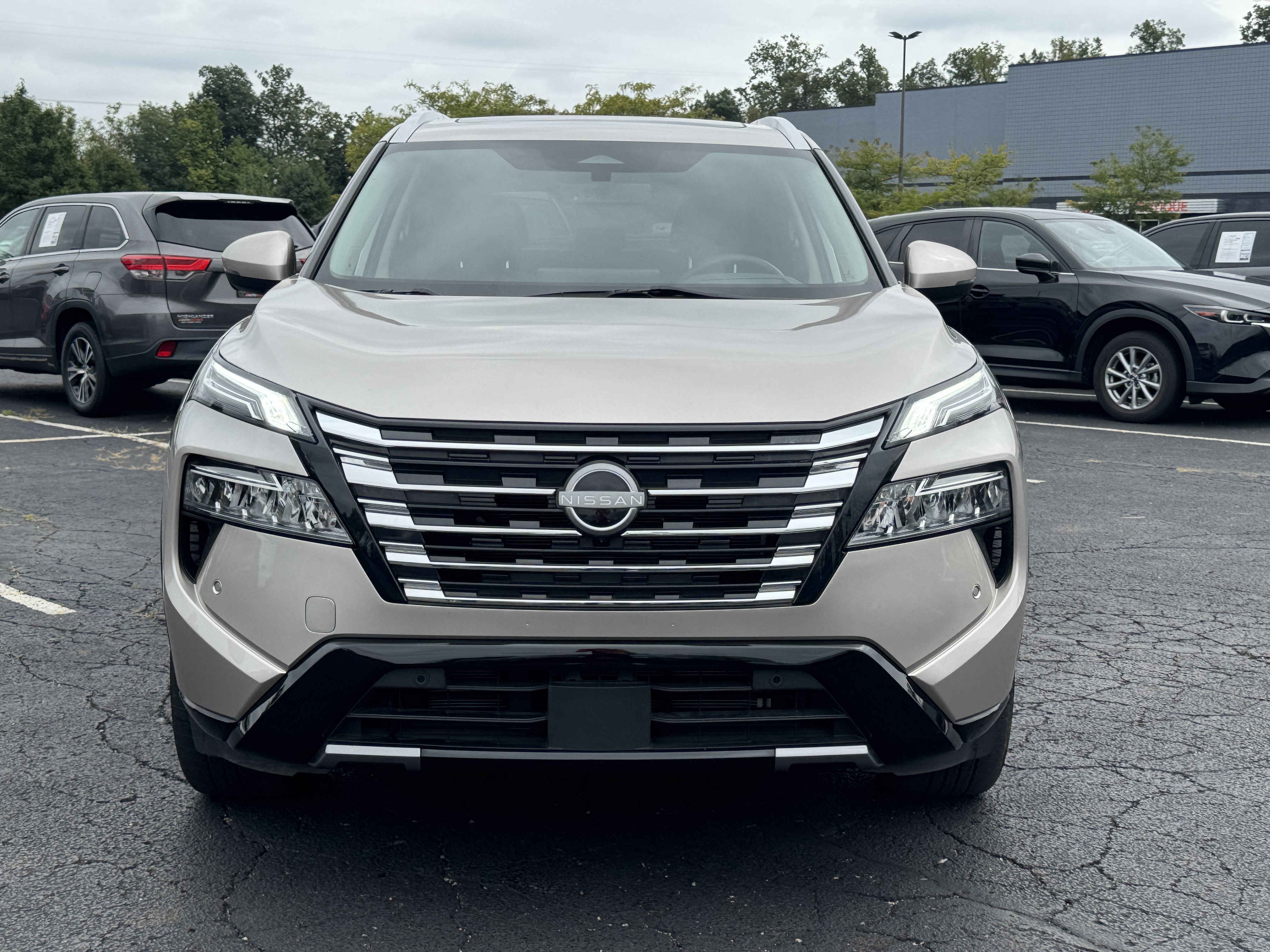 Used 2024 Nissan Rogue Platinum w/ Platinum Premium Package AWD/4WD image 5