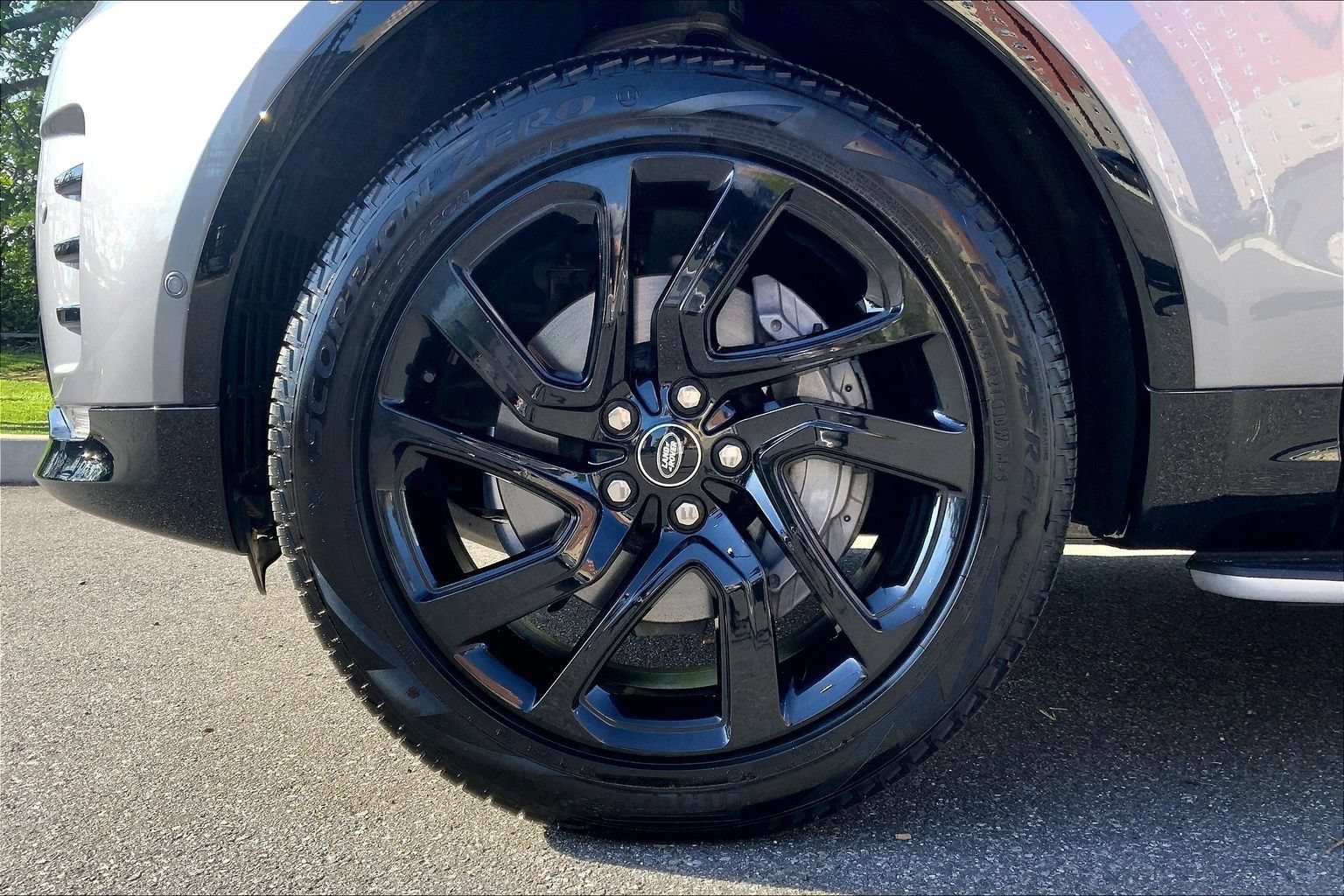 Certified 2025 Land Rover Discovery Dynamic SE AWD/4WD image 10