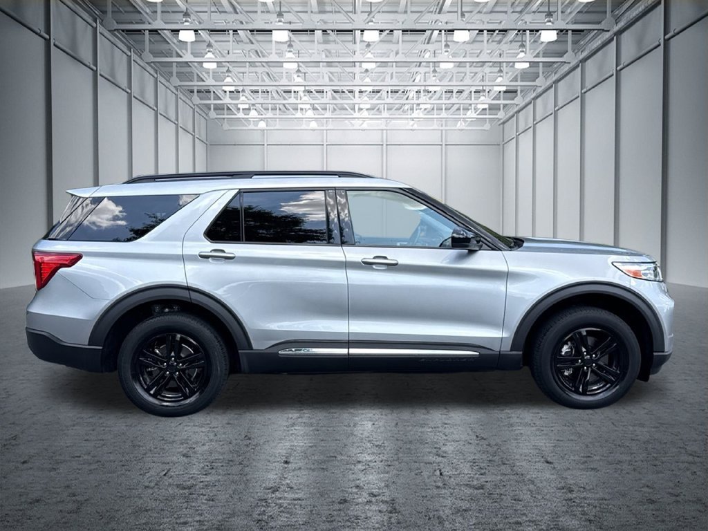 Used 2023 Ford Explorer XLT AWD/4WD image 10
