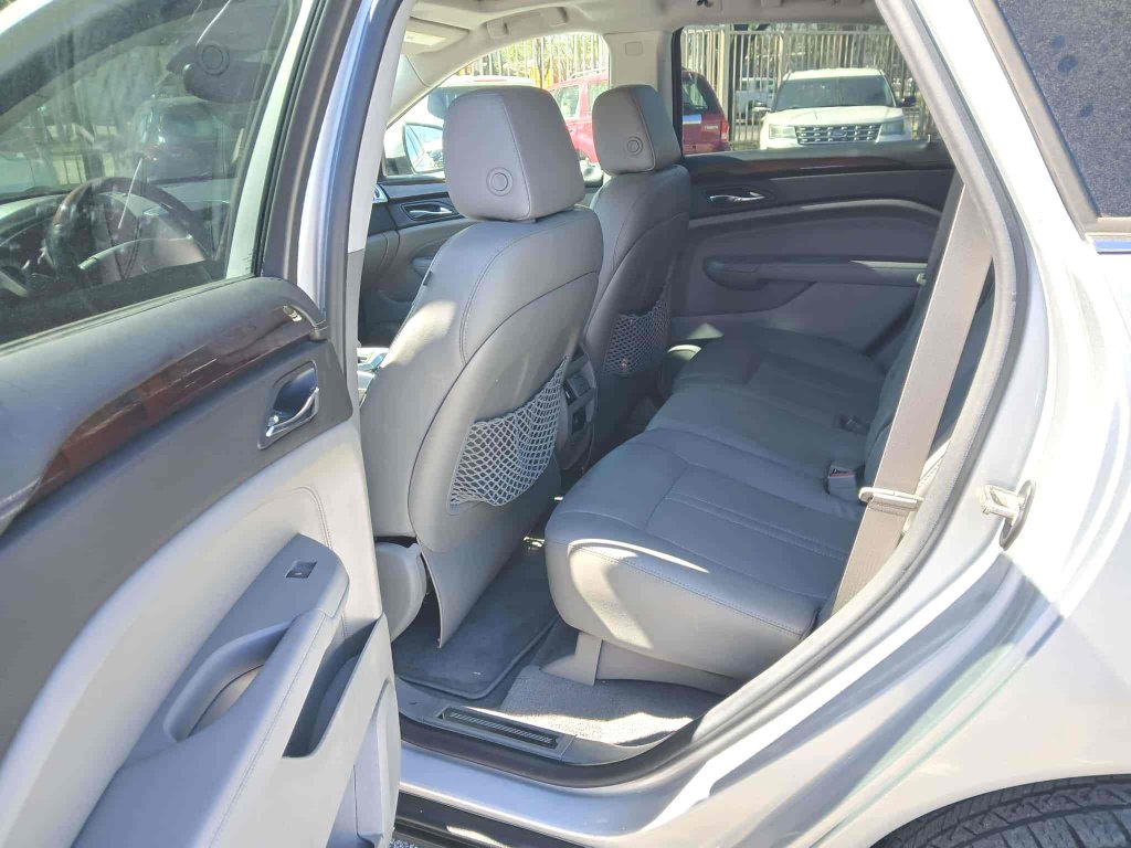 Used 2010 Cadillac SRX Luxury image 11
