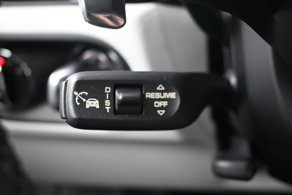 Certified 2024 Porsche Macan AWD/4WD image 21