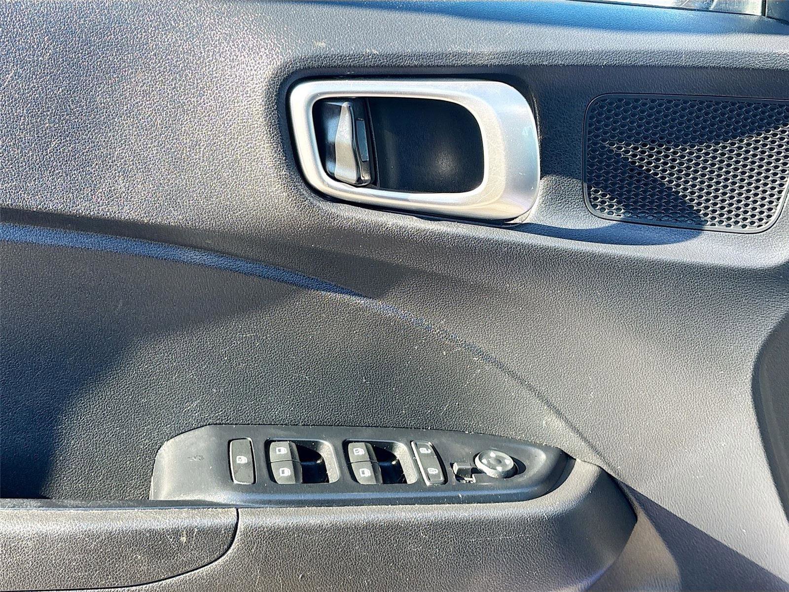 Used 2021 Hyundai Venue SEL image 18