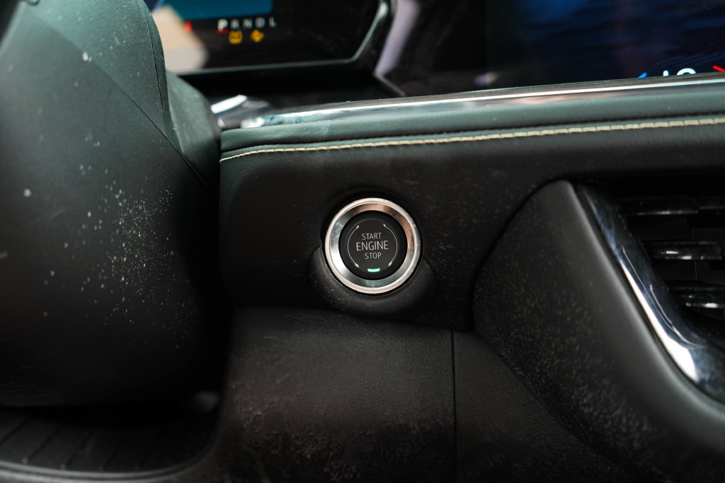 Used 2025 Chevrolet Tahoe Premier AWD/4WD image 29