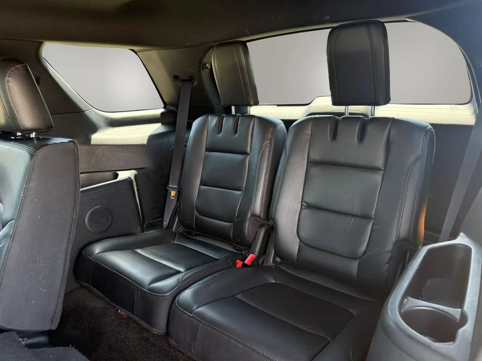 Used 2017 Ford Explorer XLT w/ Equipment Group 202A FWD image 18