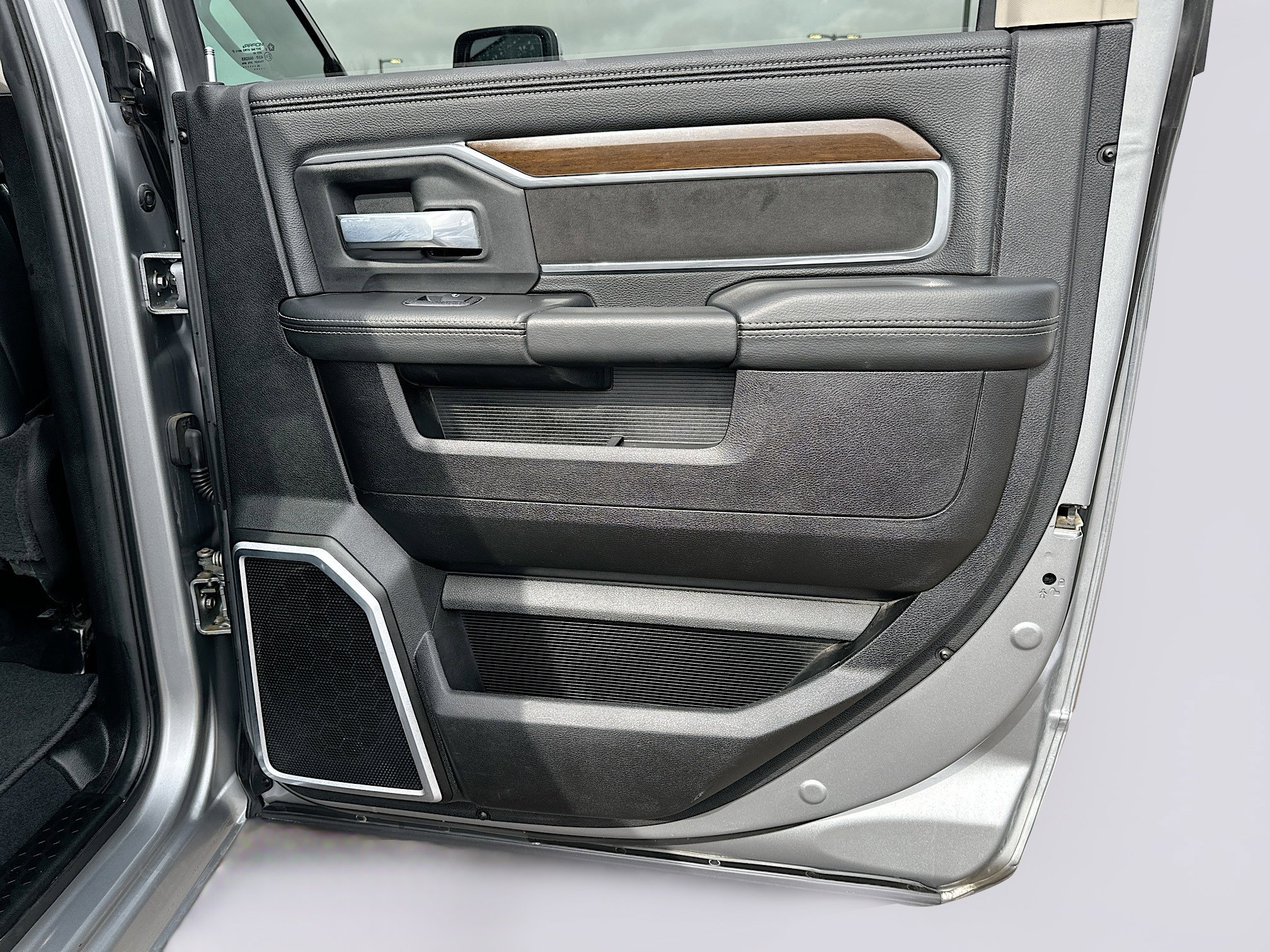 Used 2024 RAM 2500 Laramie image 31