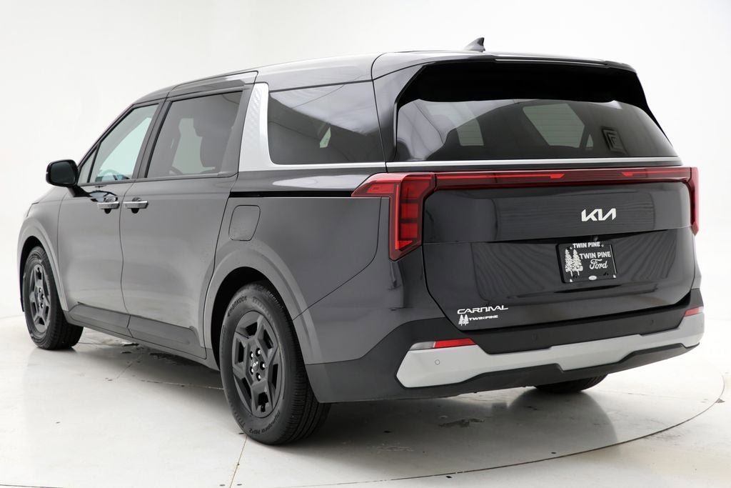 Used 2025 Kia Carnival FWD image 6