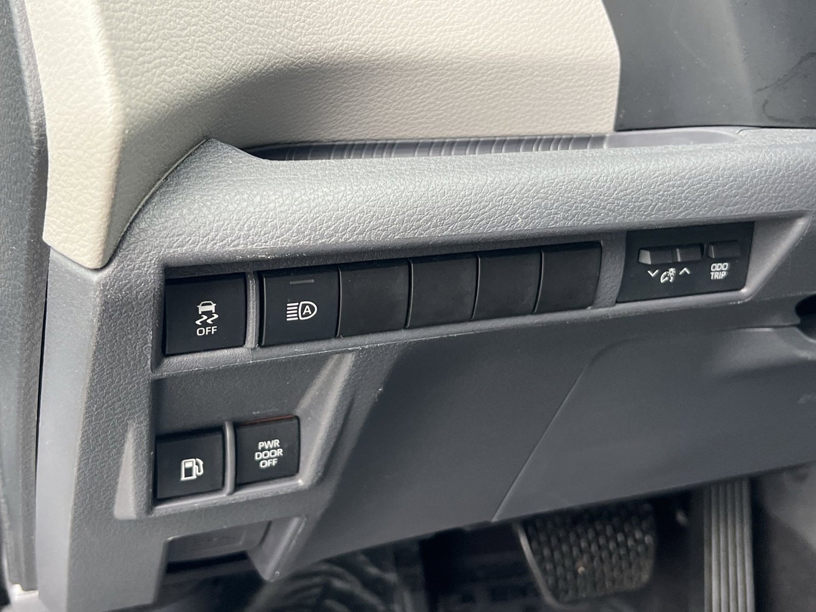 Used 2024 Toyota Sienna XLE image 31