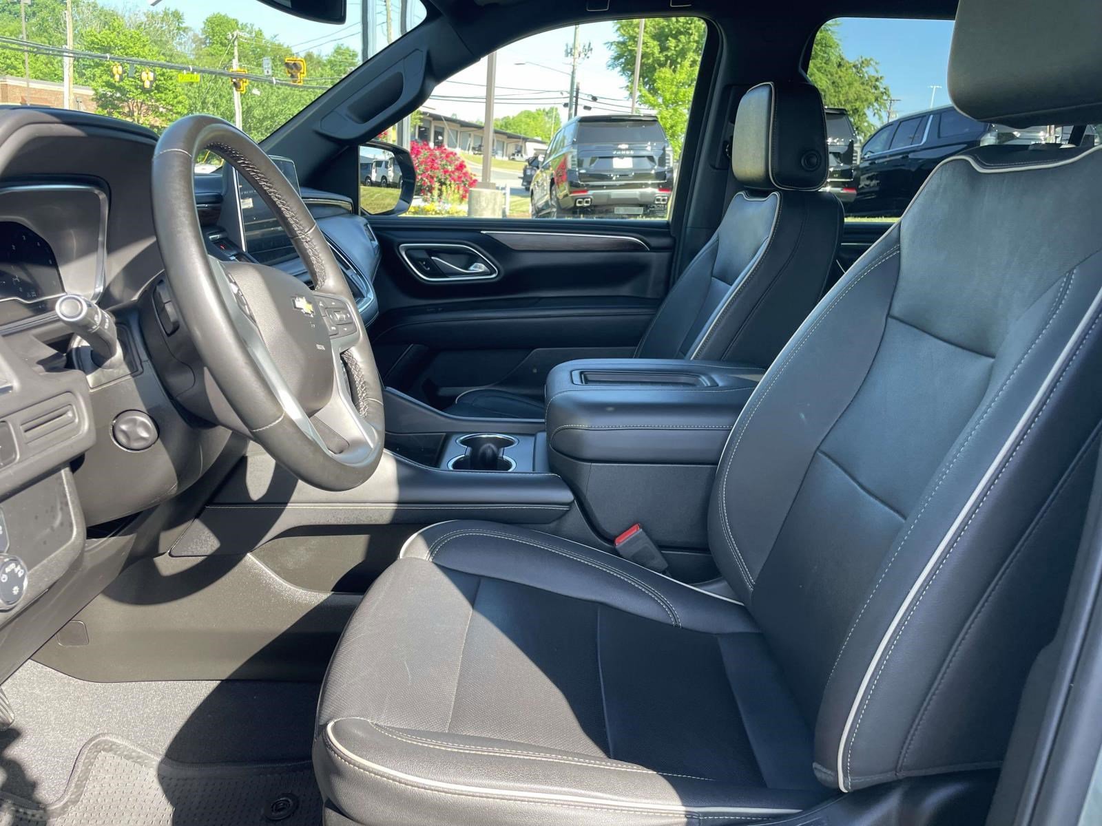 Used 2023 Chevrolet Suburban Premier AWD/4WD image 25